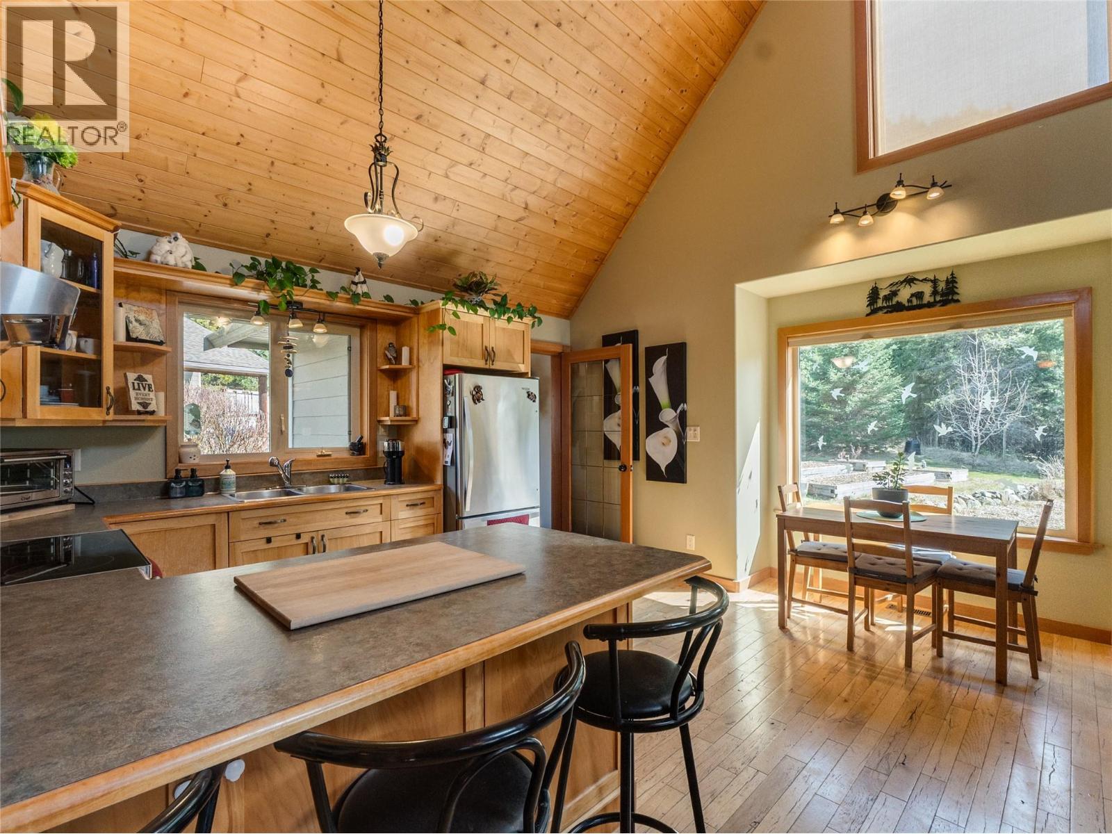 955 Cedar Brae Road, Castlegar