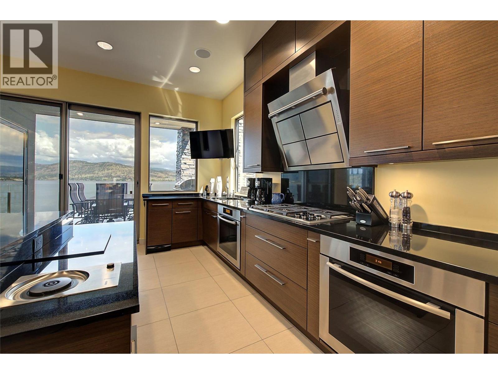 901 Westside Road S Unit# 6, West Kelowna