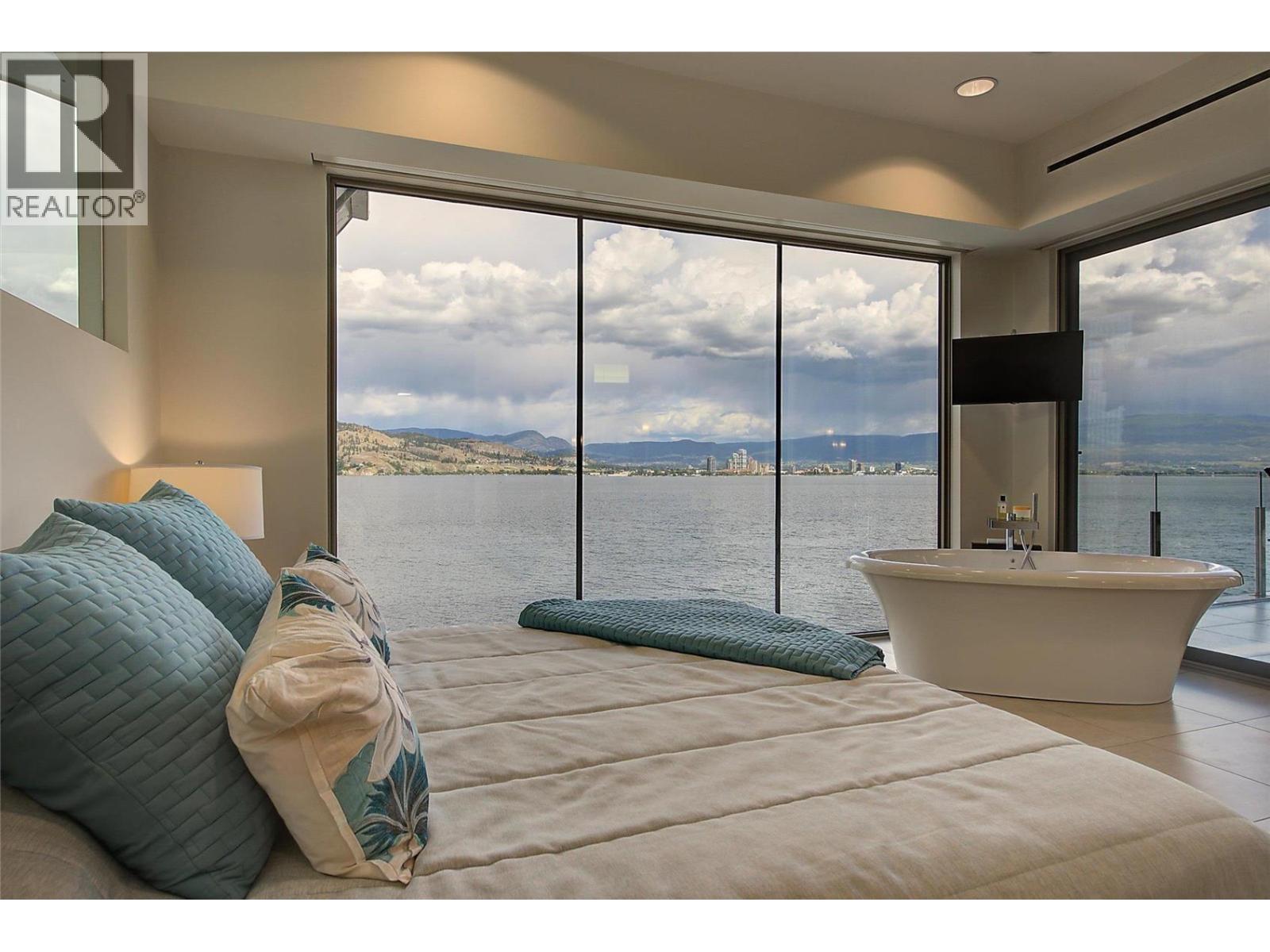 901 Westside Road S Unit# 6, West Kelowna