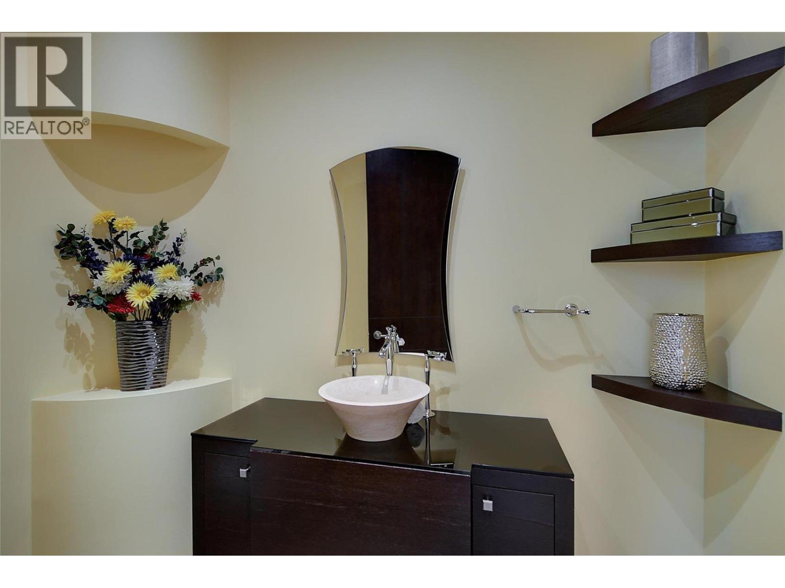 901 Westside Road S Unit# 6, West Kelowna