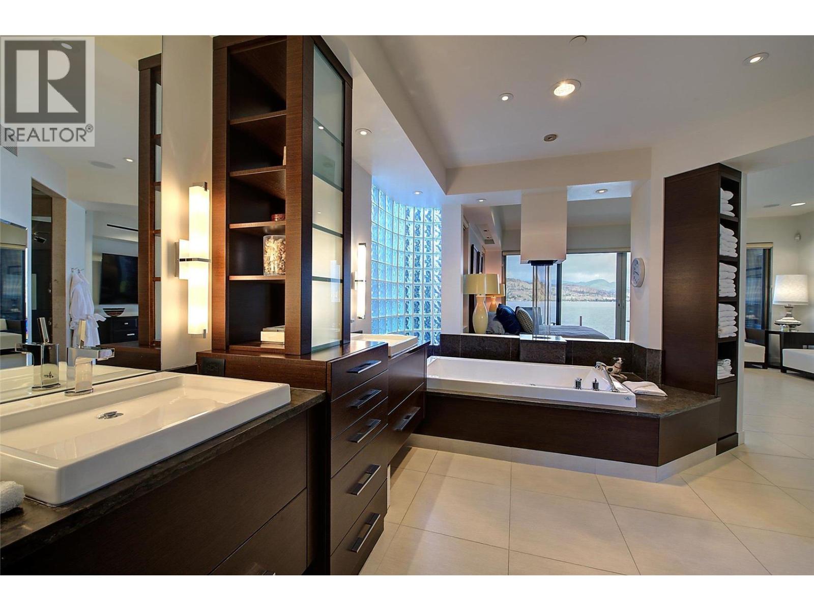 901 Westside Road S Unit# 6, West Kelowna