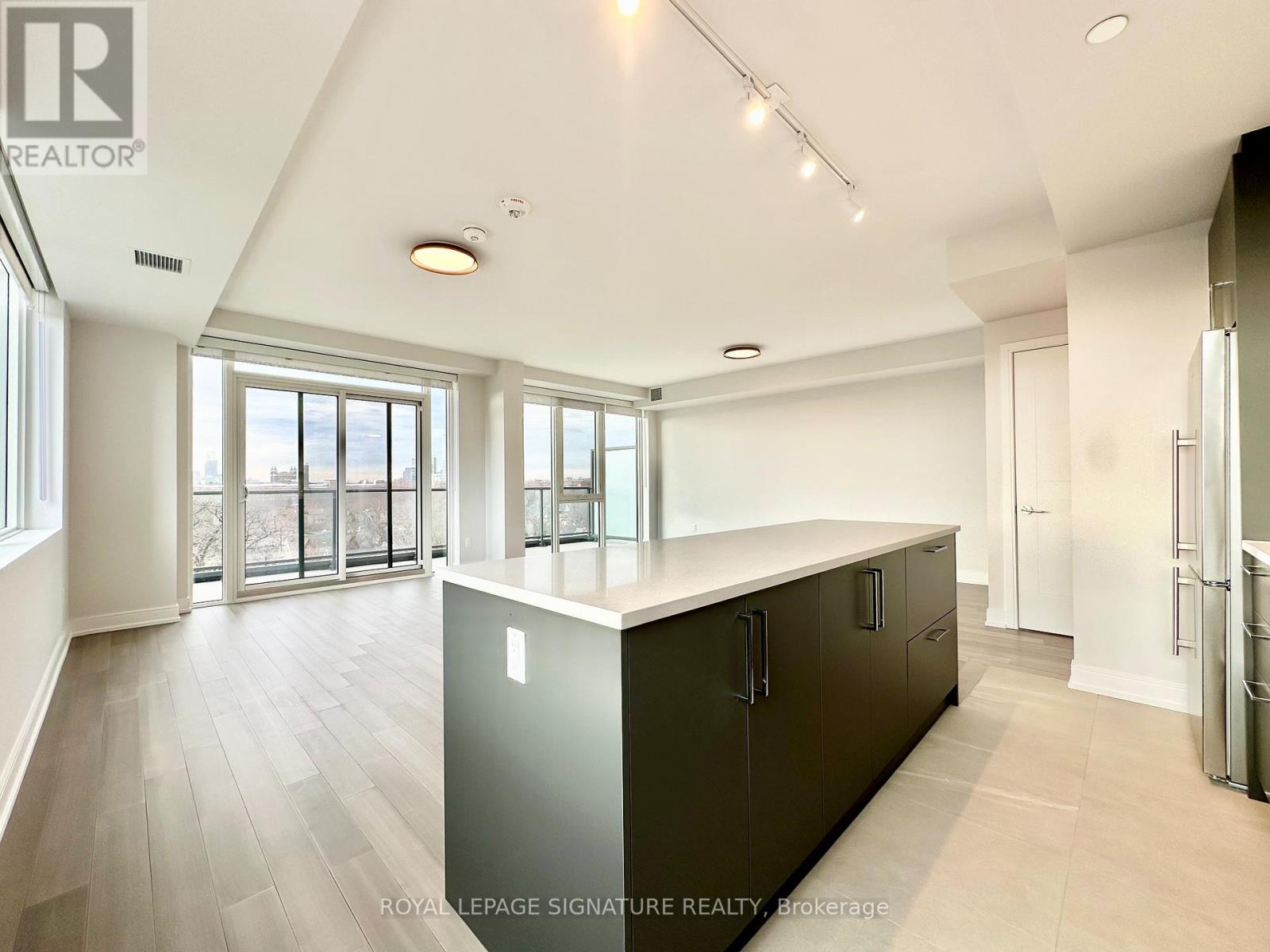 Listing photo of 701 - 664 SPADINA AVENUE