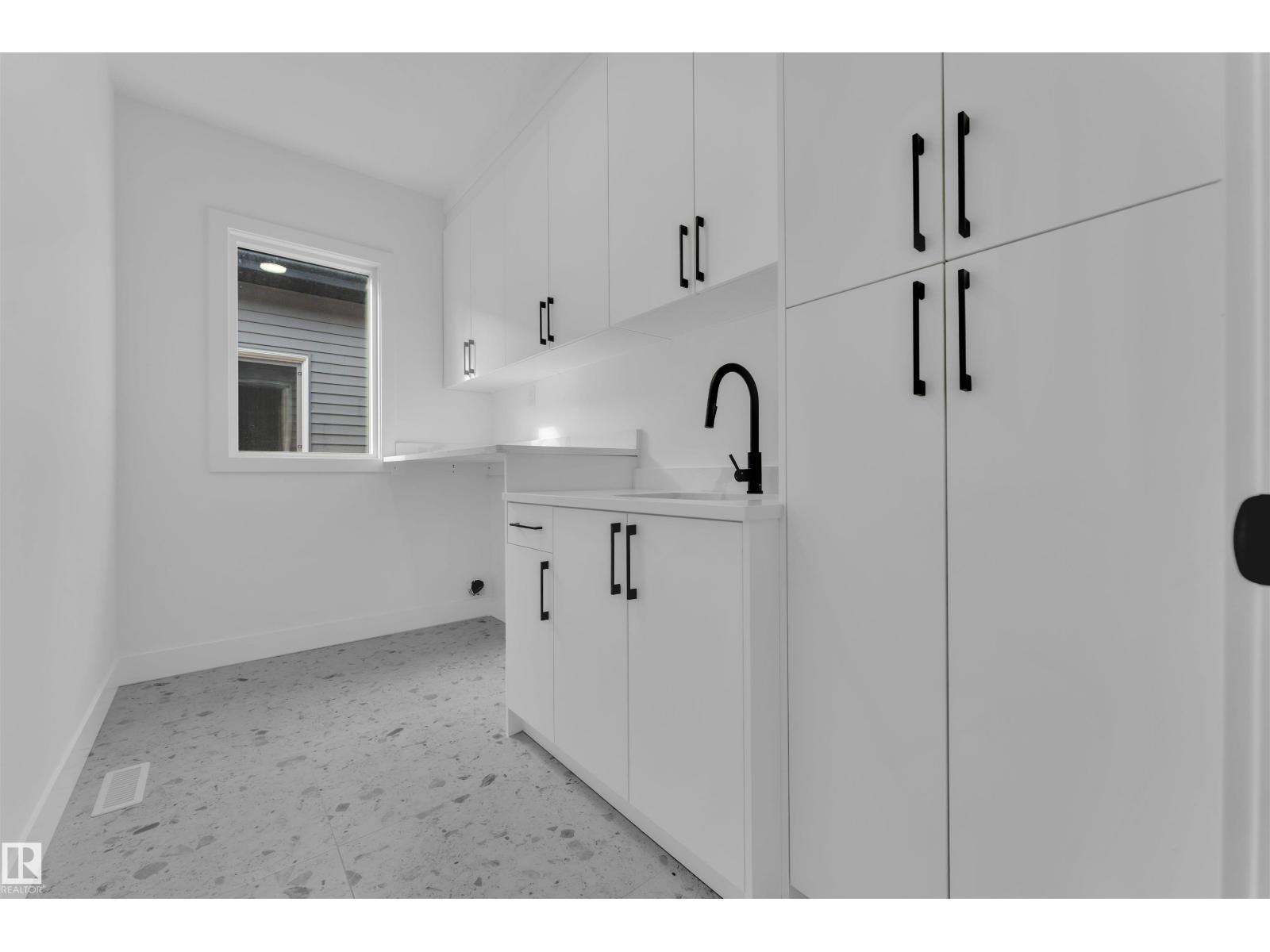 12 DALQUIST BA, Leduc