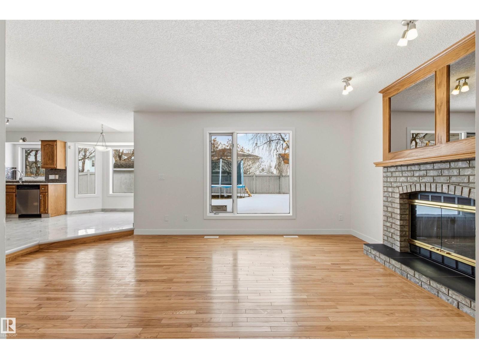 3668 31A ST NW, Edmonton