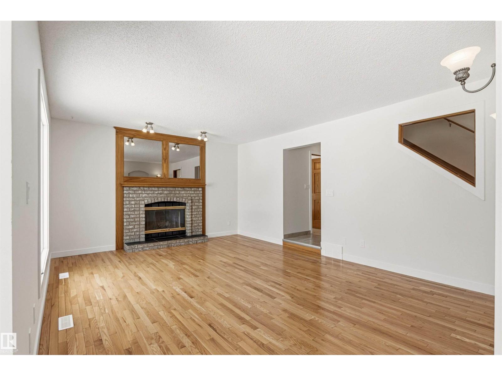 3668 31A ST NW, Edmonton