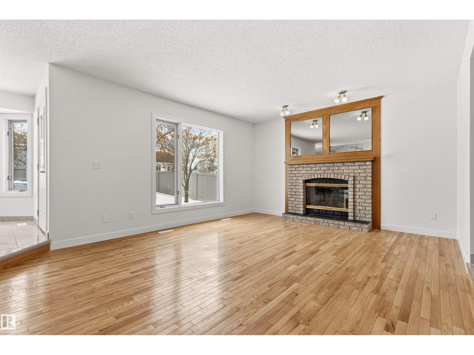 3668 31A ST NW, Edmonton