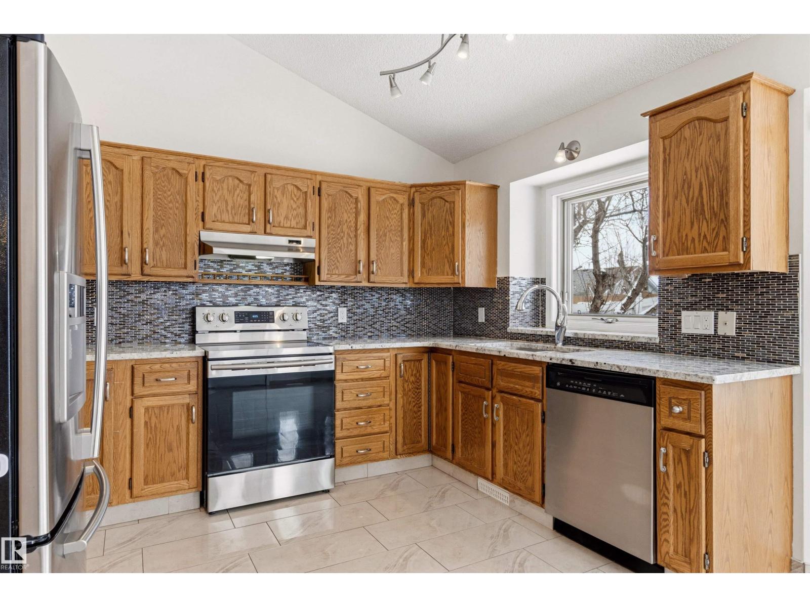 3668 31A ST NW, Edmonton