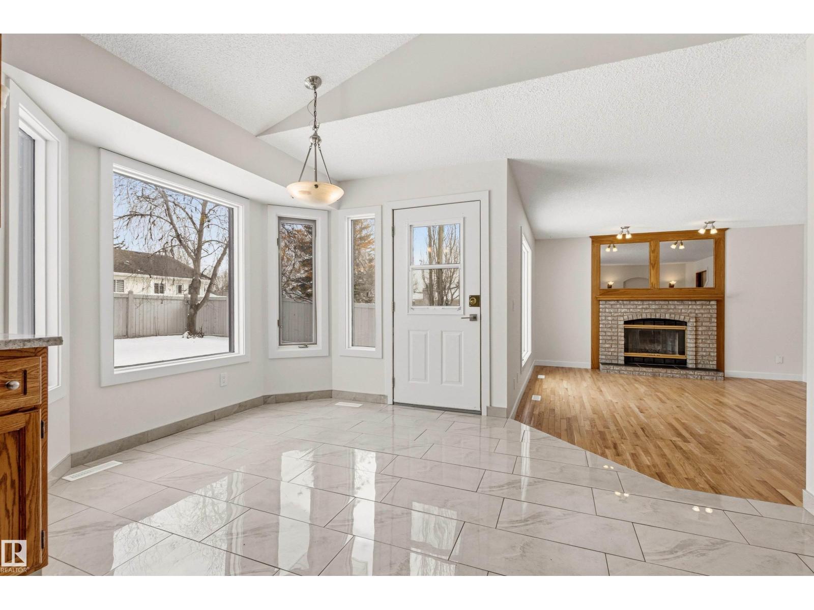 3668 31A ST NW, Edmonton