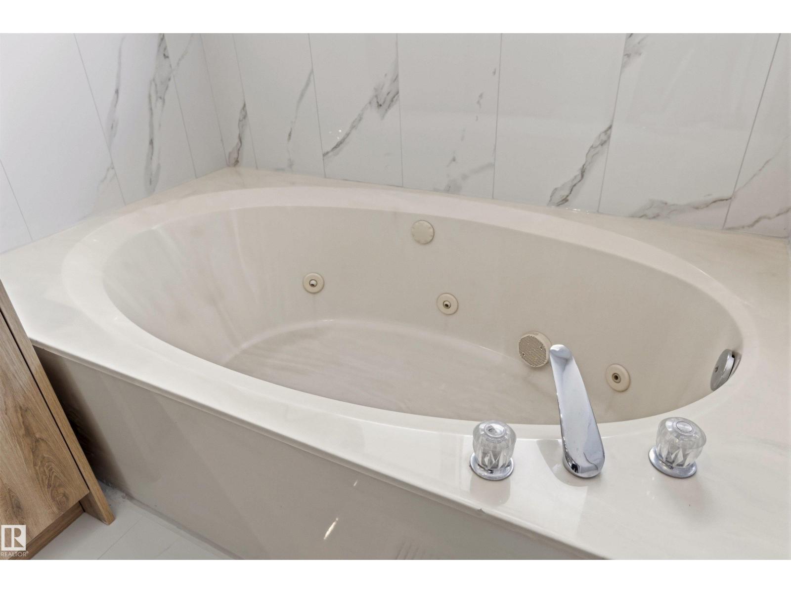 3668 31A ST NW, Edmonton