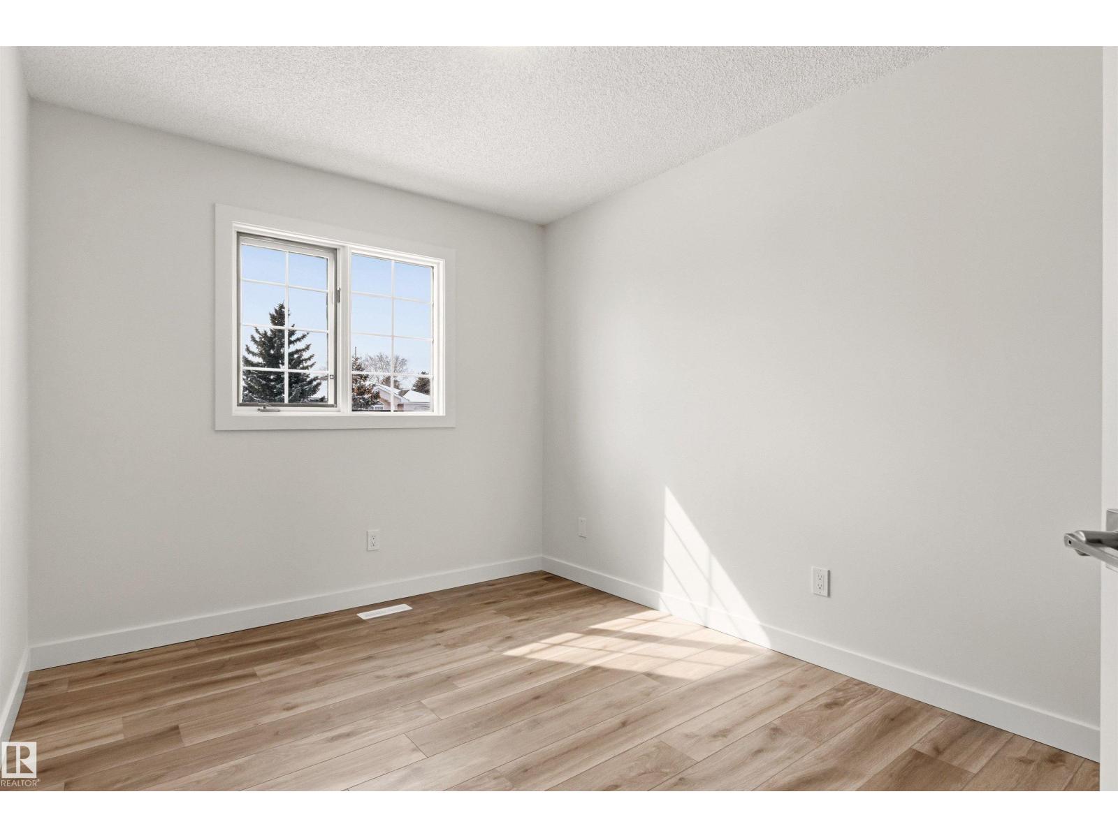 3668 31A ST NW, Edmonton