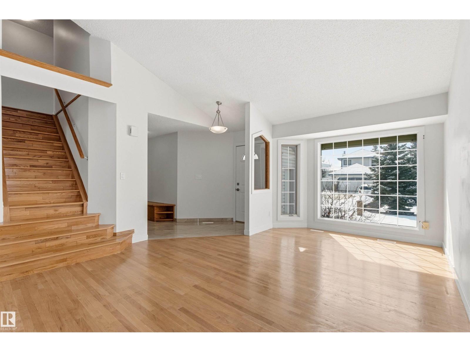 3668 31A ST NW, Edmonton