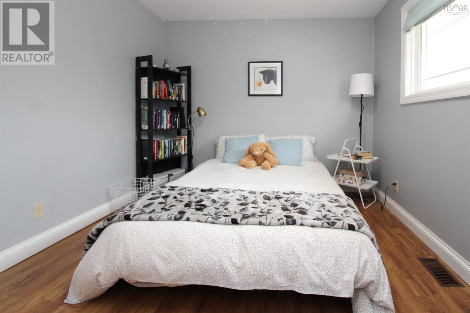 Property 6 of 38 of 72 Morley Avenue