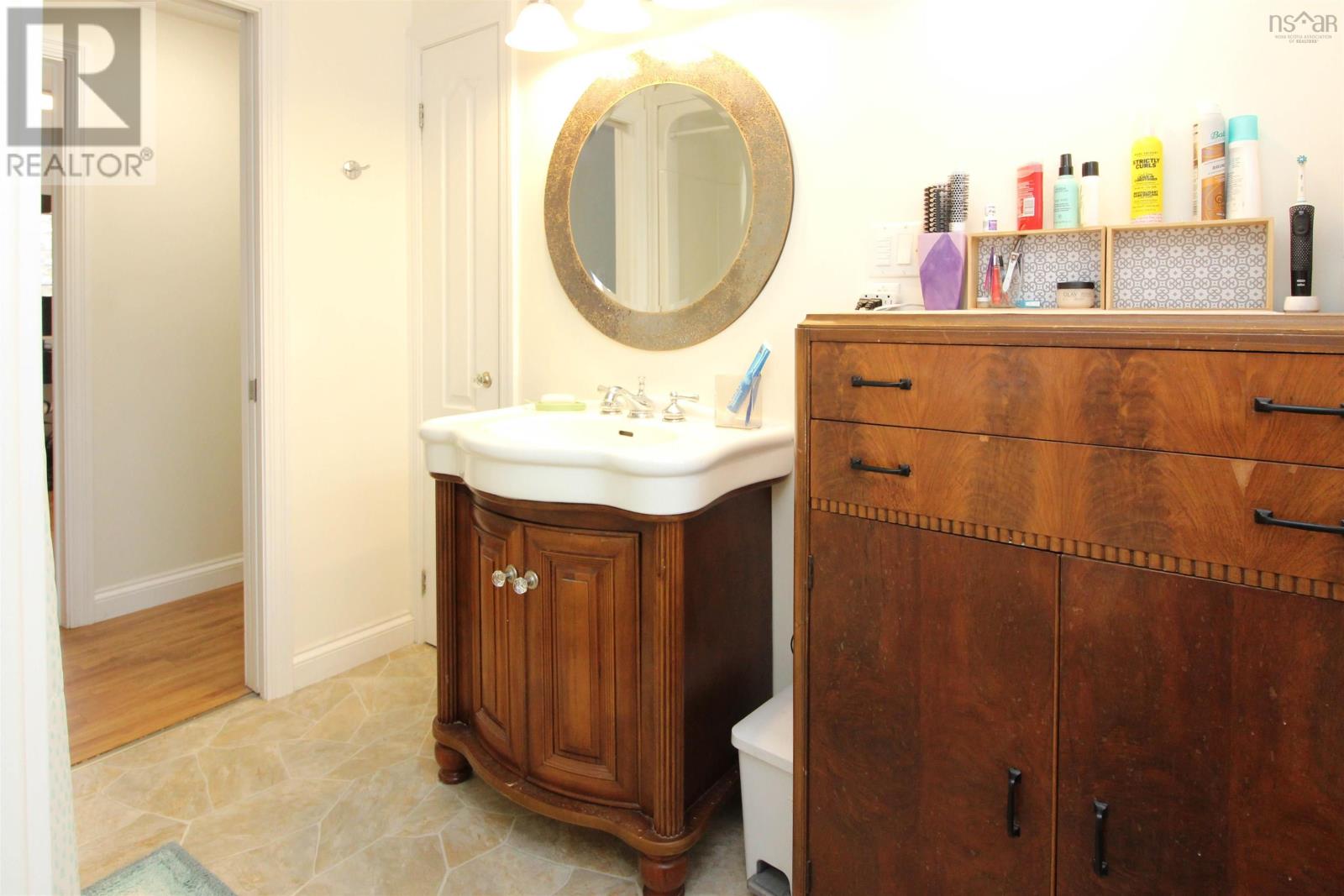 Property 28 of 38 of 72 Morley Avenue