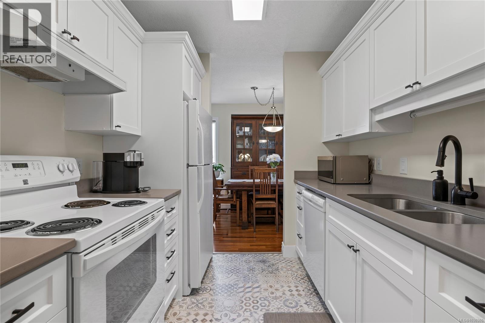 #207 273 MOILLIET ST S - 9