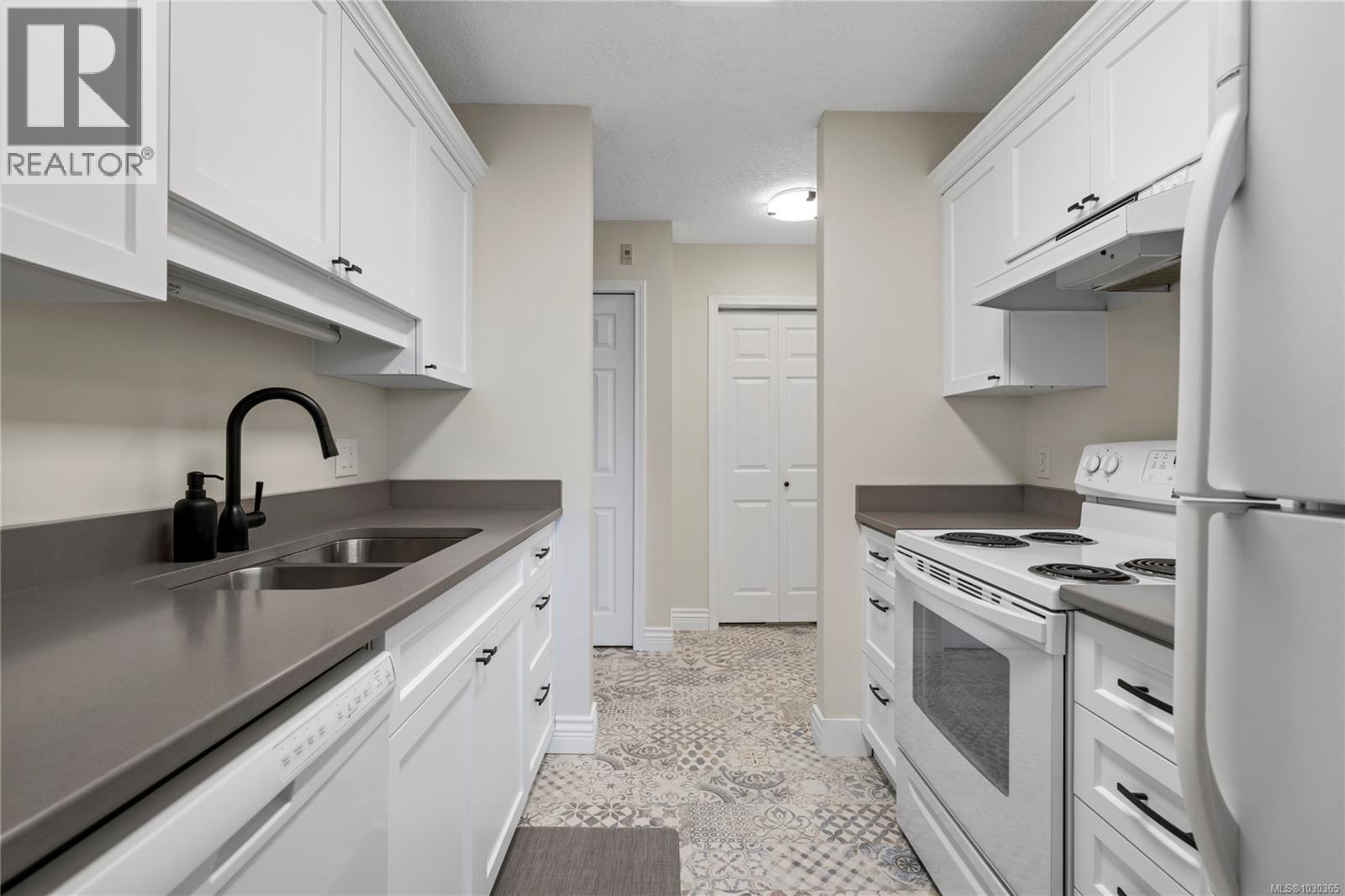 #207 273 MOILLIET ST S - 10