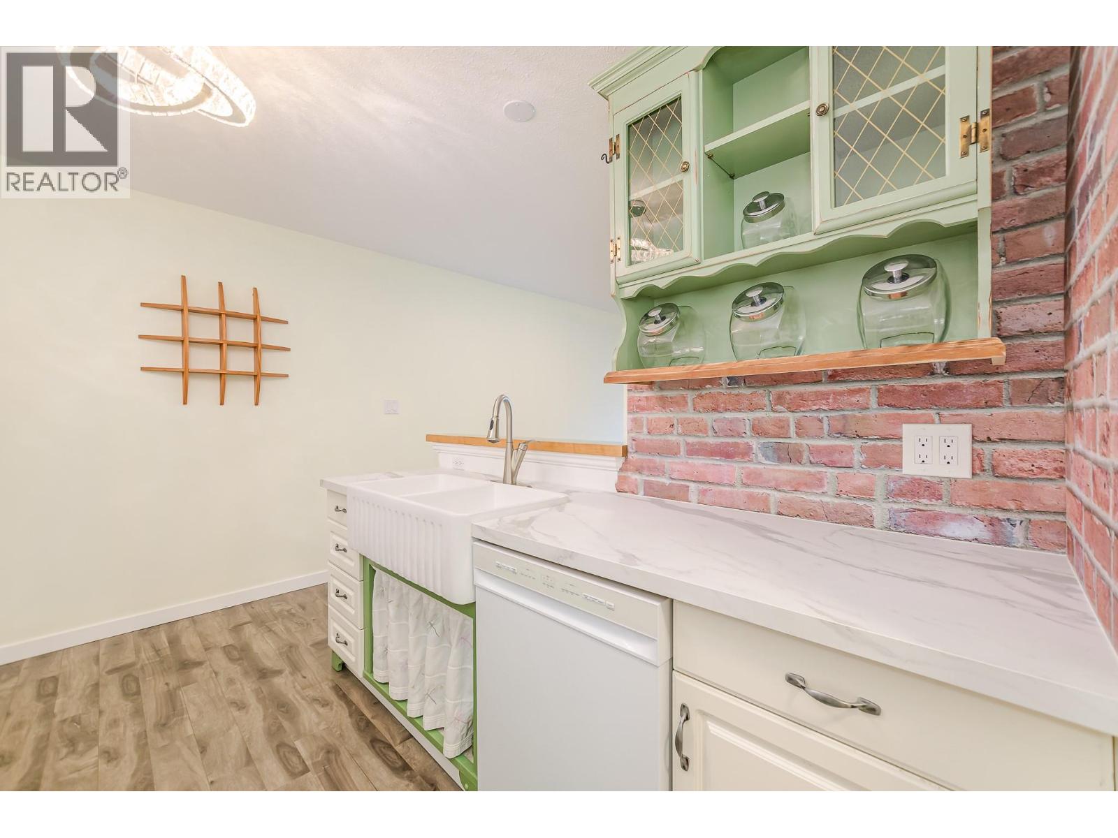 #45 303 Regent Avenue - 5
