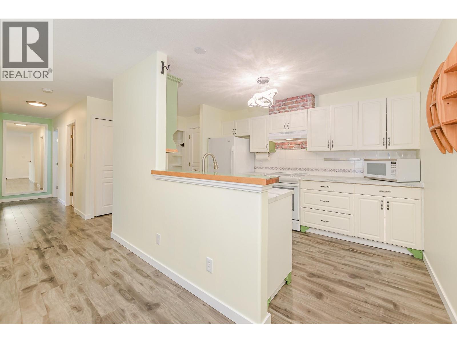 #45 303 Regent Avenue - 9