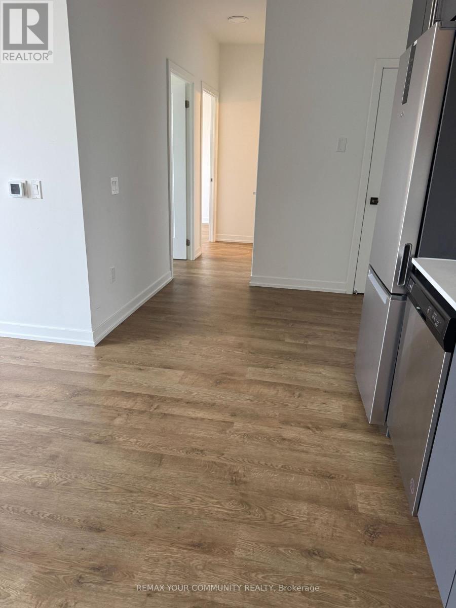 #704 415 MAIN STREET W - 6