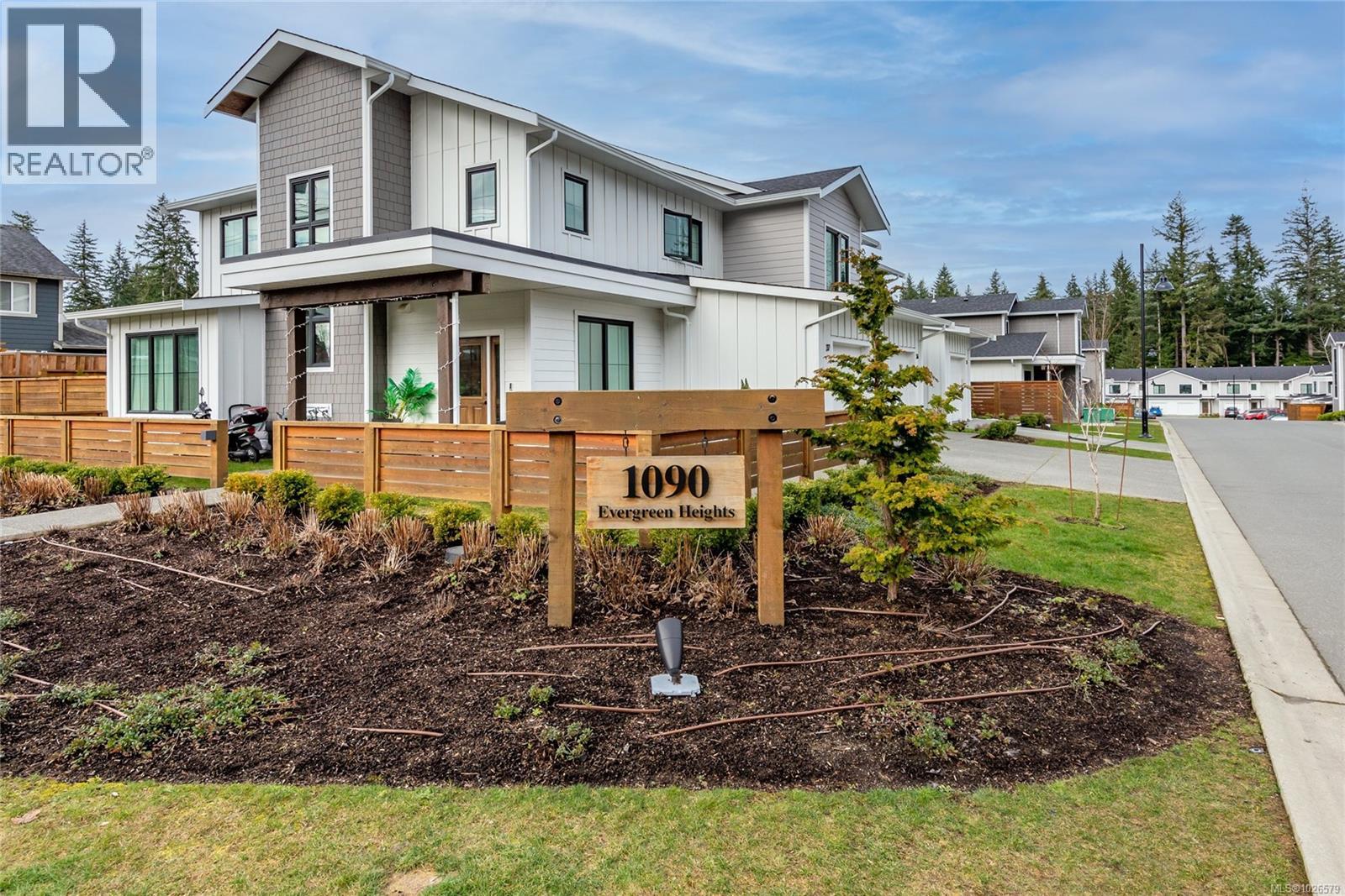 #36 1090 EVERGREEN RD - 45