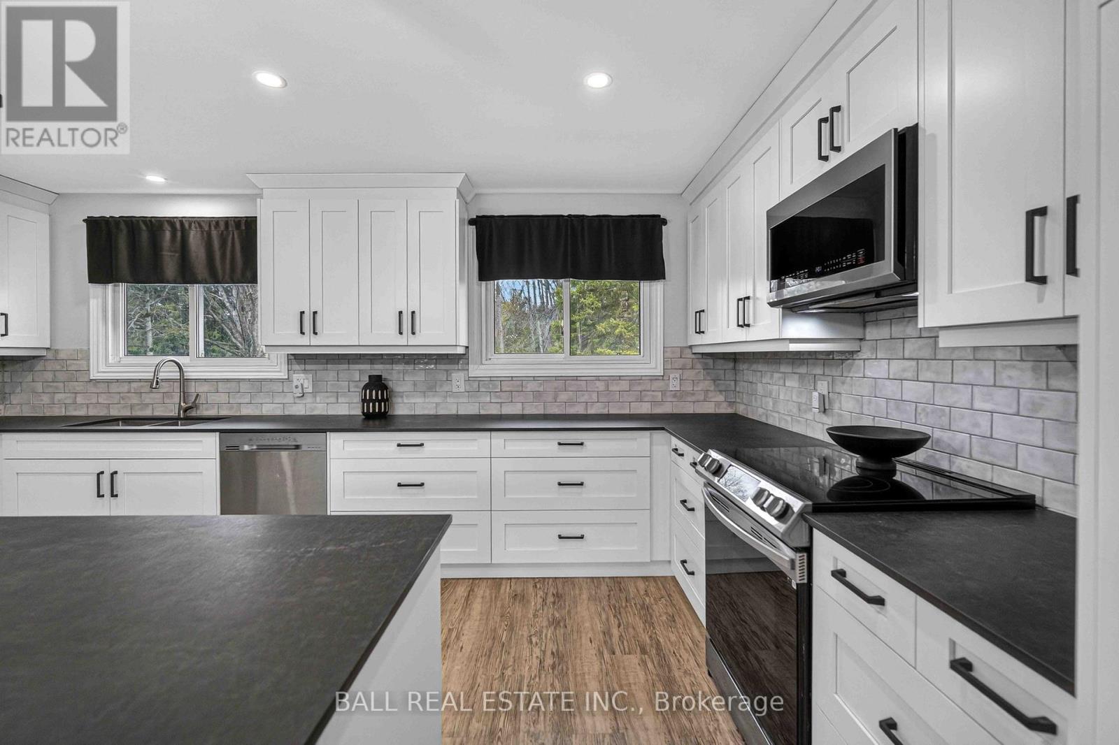 166 VICTORIA DRIVE - 13