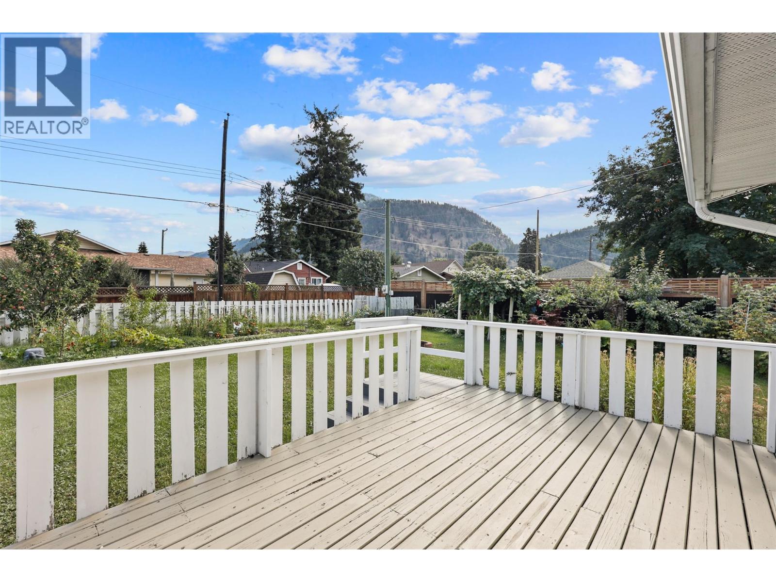 315 Pine Street, Chase