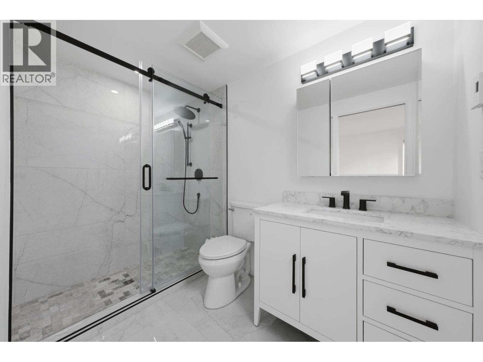 204 1550 FELL AVENUE, North Vancouver