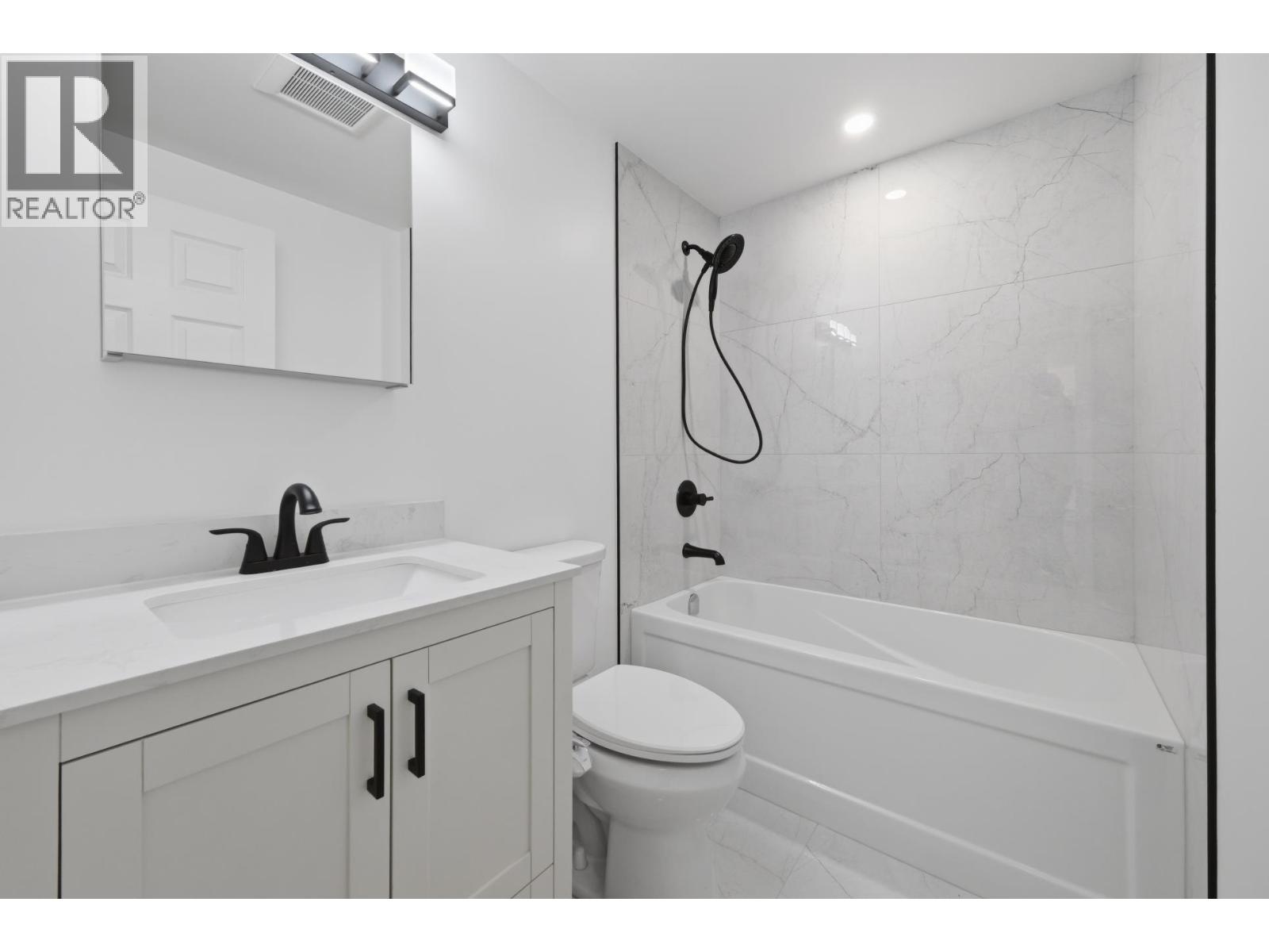 204 1550 FELL AVENUE, North Vancouver