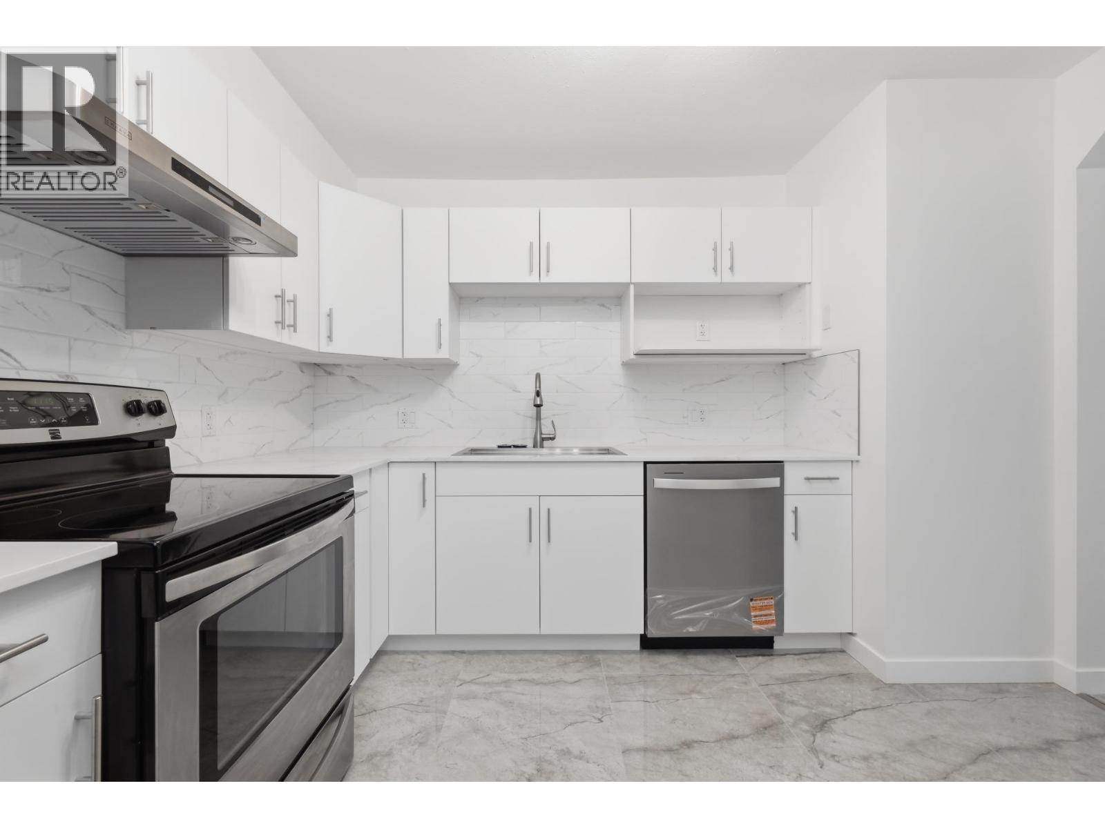 204 1550 FELL AVENUE, North Vancouver