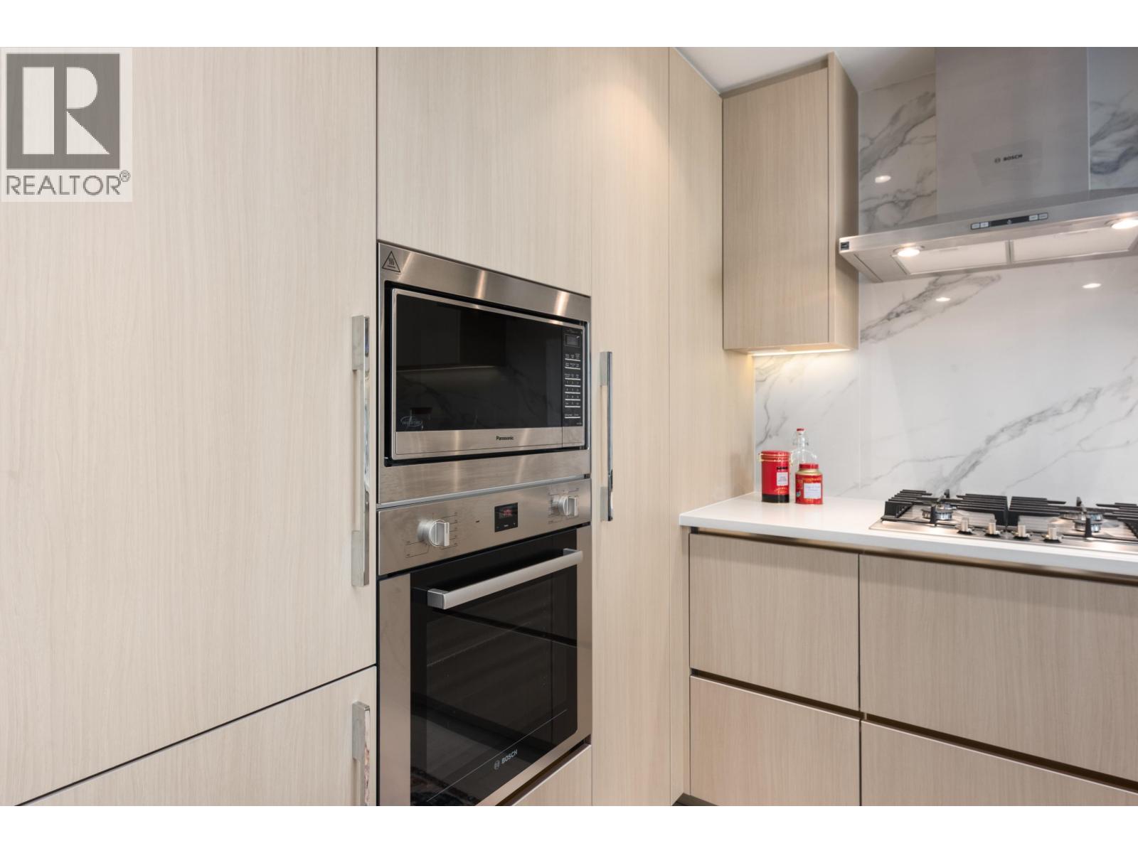 #402-8611 HAZELBRIDGE Way, Richmond