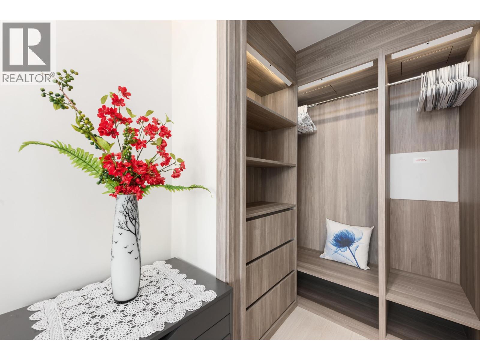 #402-8611 HAZELBRIDGE Way, Richmond