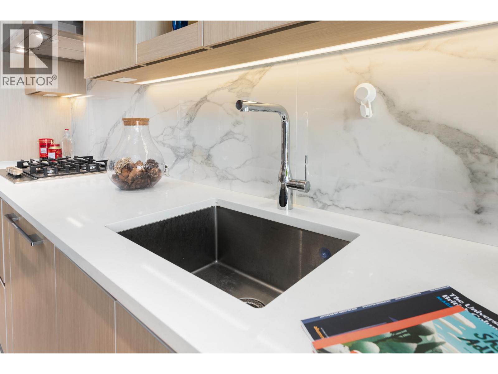 #402-8611 HAZELBRIDGE Way, Richmond