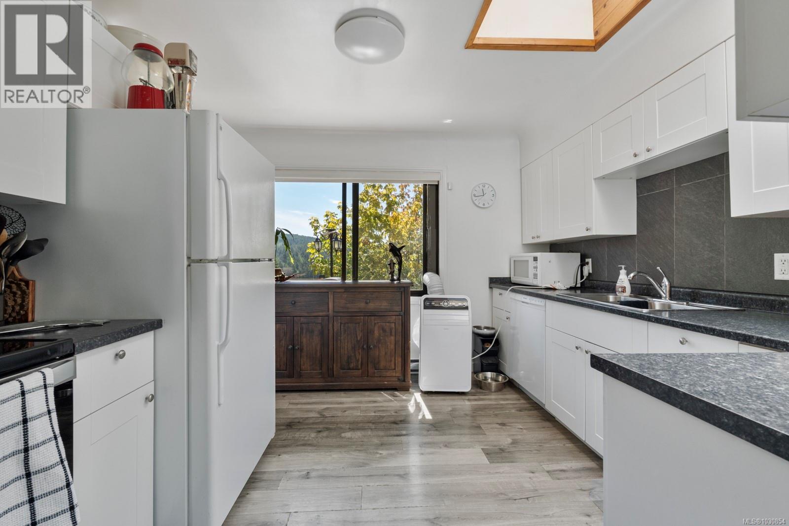 5211 Sooke Rd - 18
