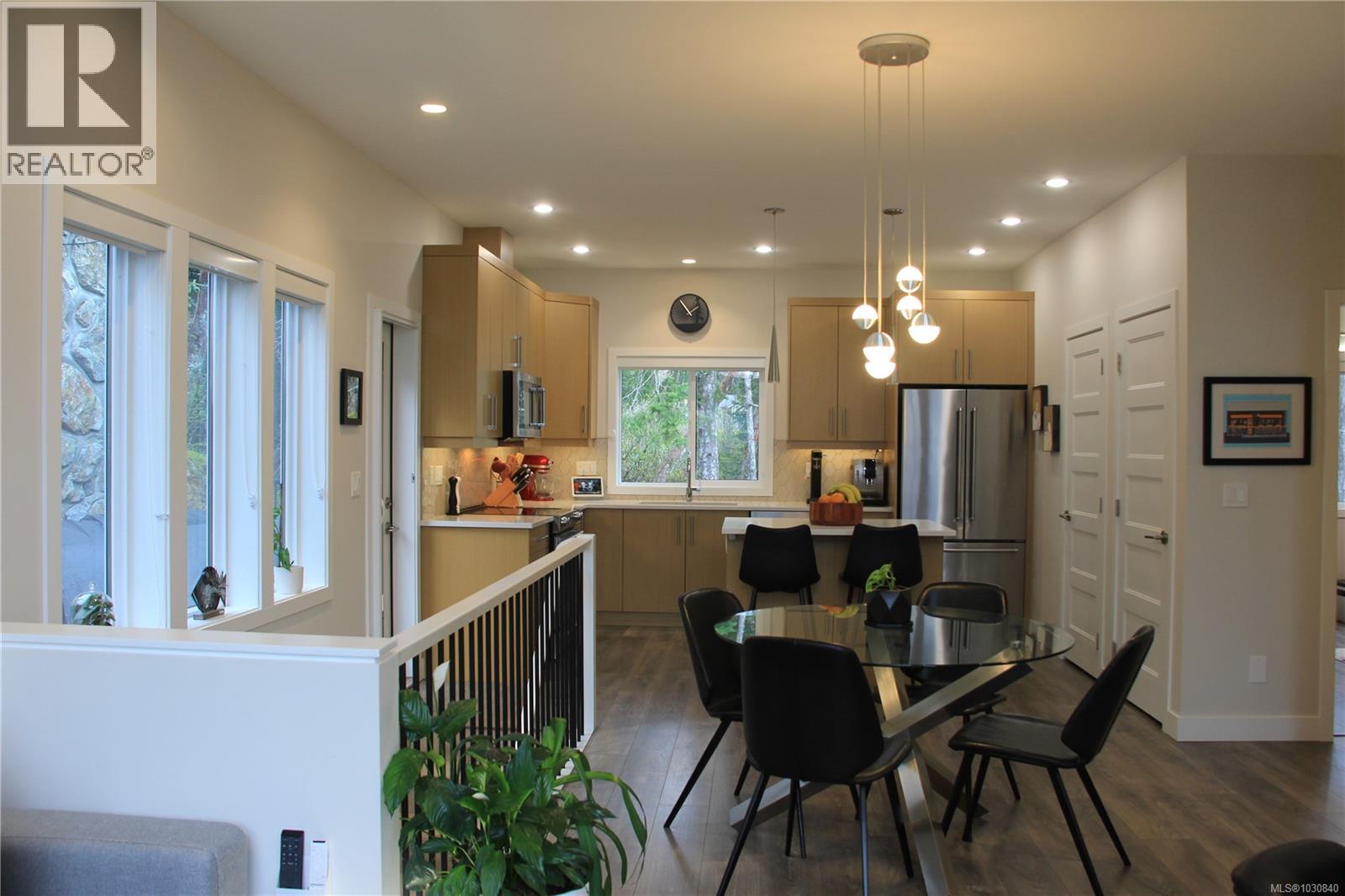  2226 ECHO VALLEY Rise, Langford