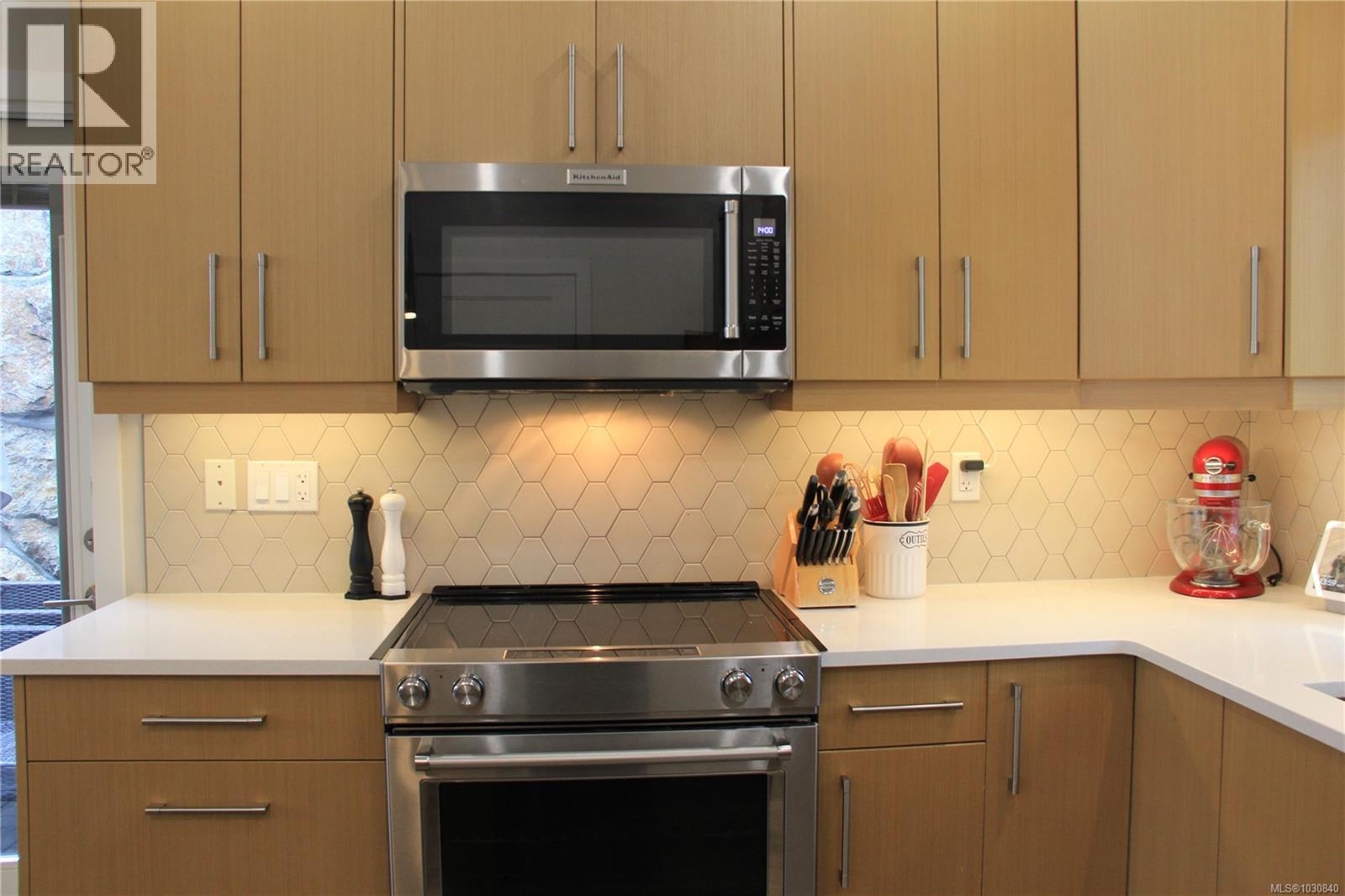  2226 ECHO VALLEY Rise, Langford