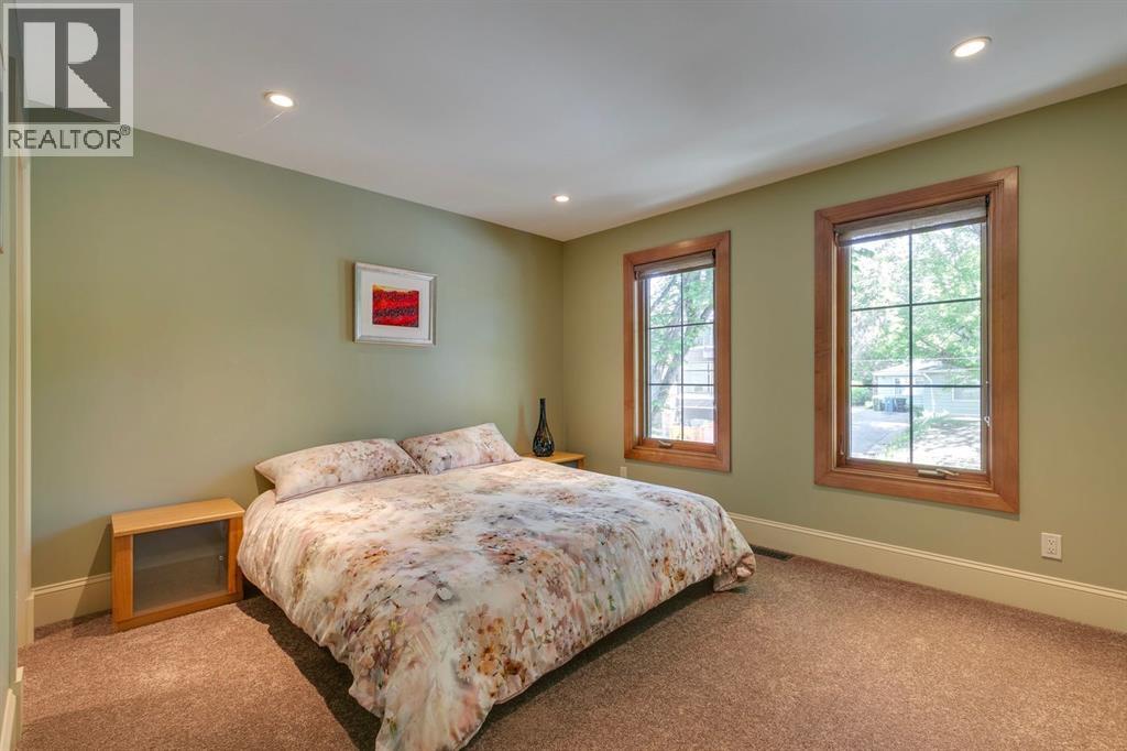 Single Family House for Sale in   Avenue NW West Hillhurst Calgary 