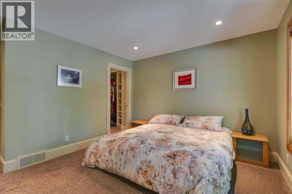 Single Family House for Sale in   Avenue NW West Hillhurst Calgary 