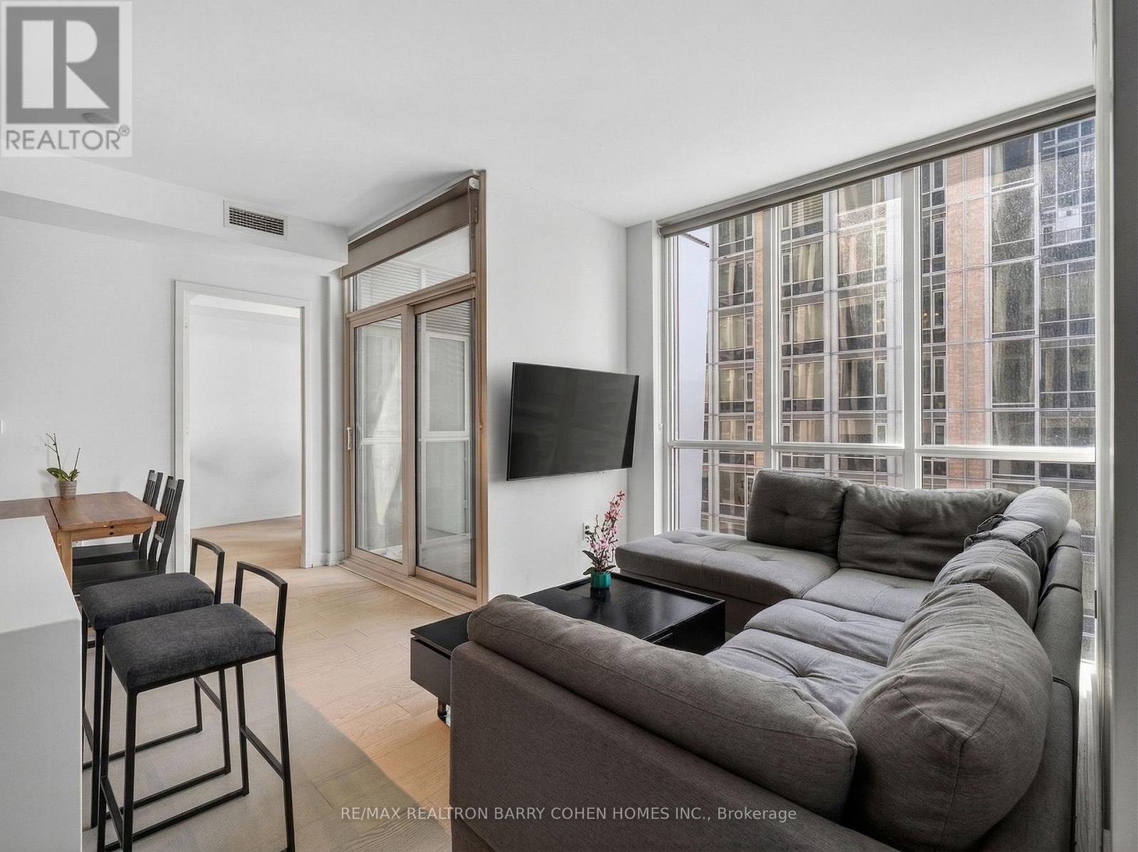 #905 1 YORKVILLE AVENUE - 11