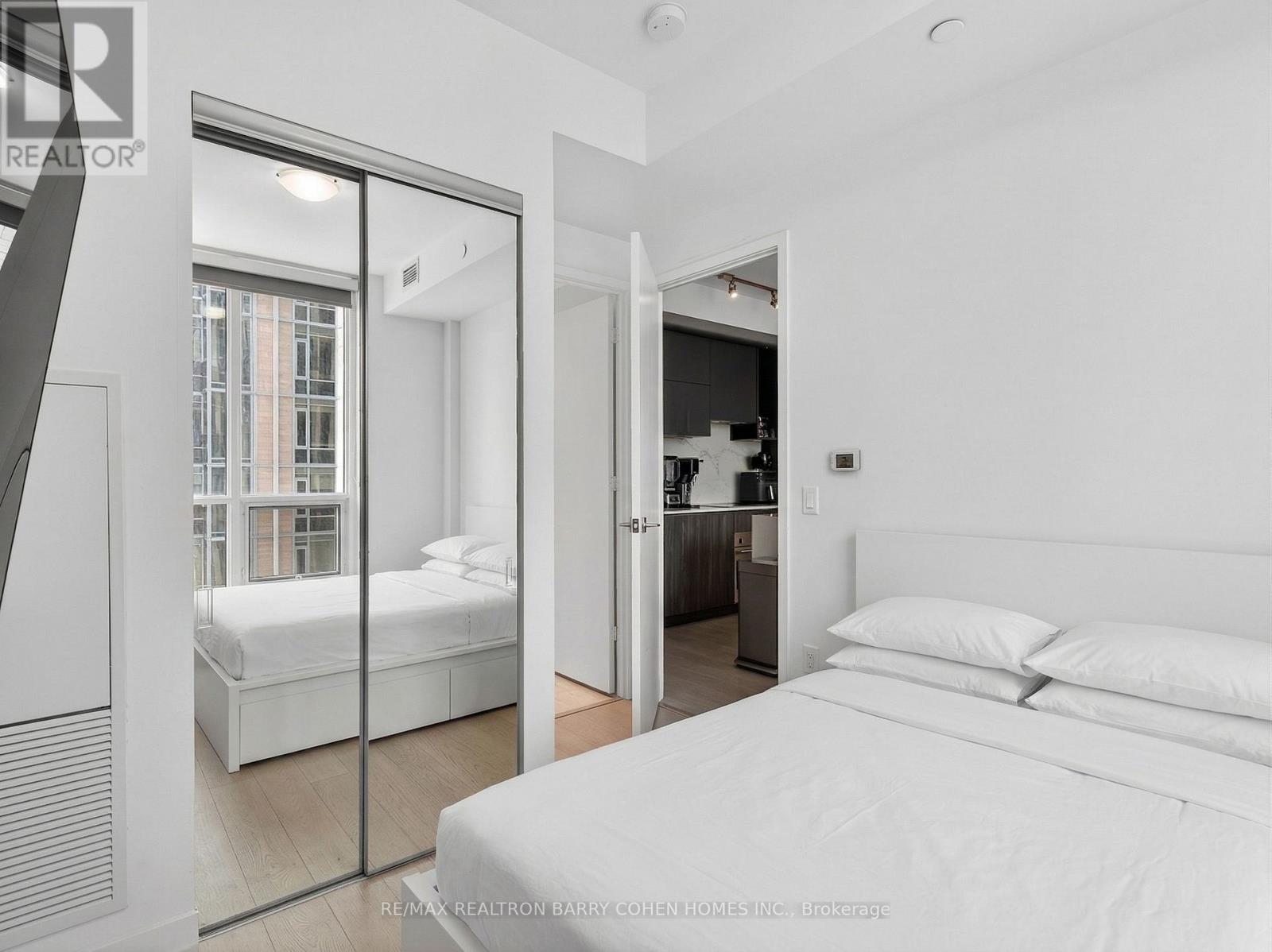 #905 1 YORKVILLE AVENUE - 13