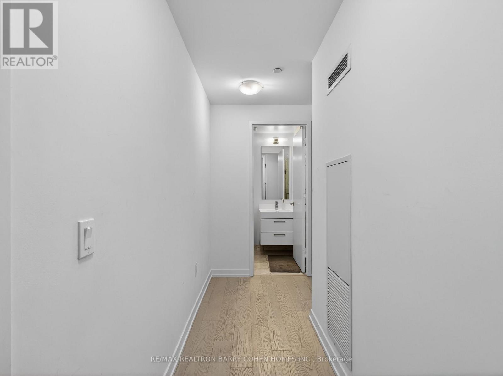 #905 1 YORKVILLE AVENUE - 16