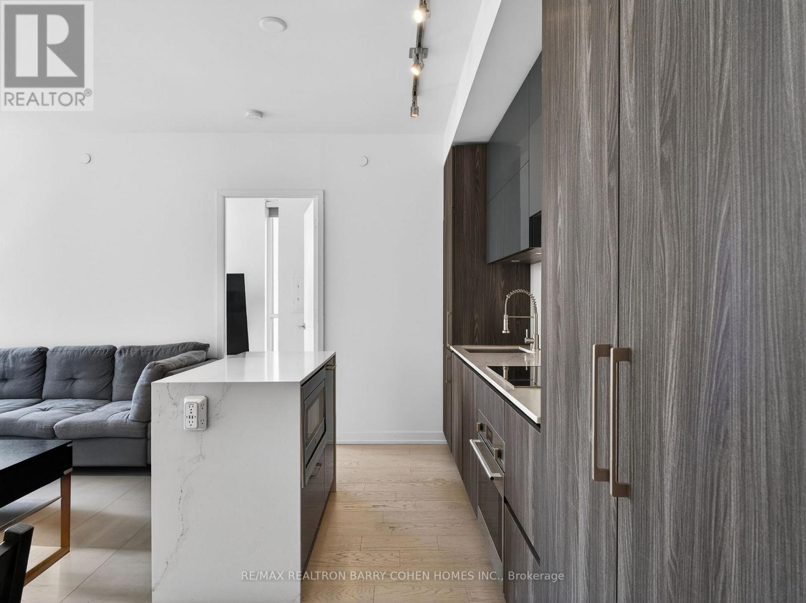 #905 1 YORKVILLE AVENUE - 4