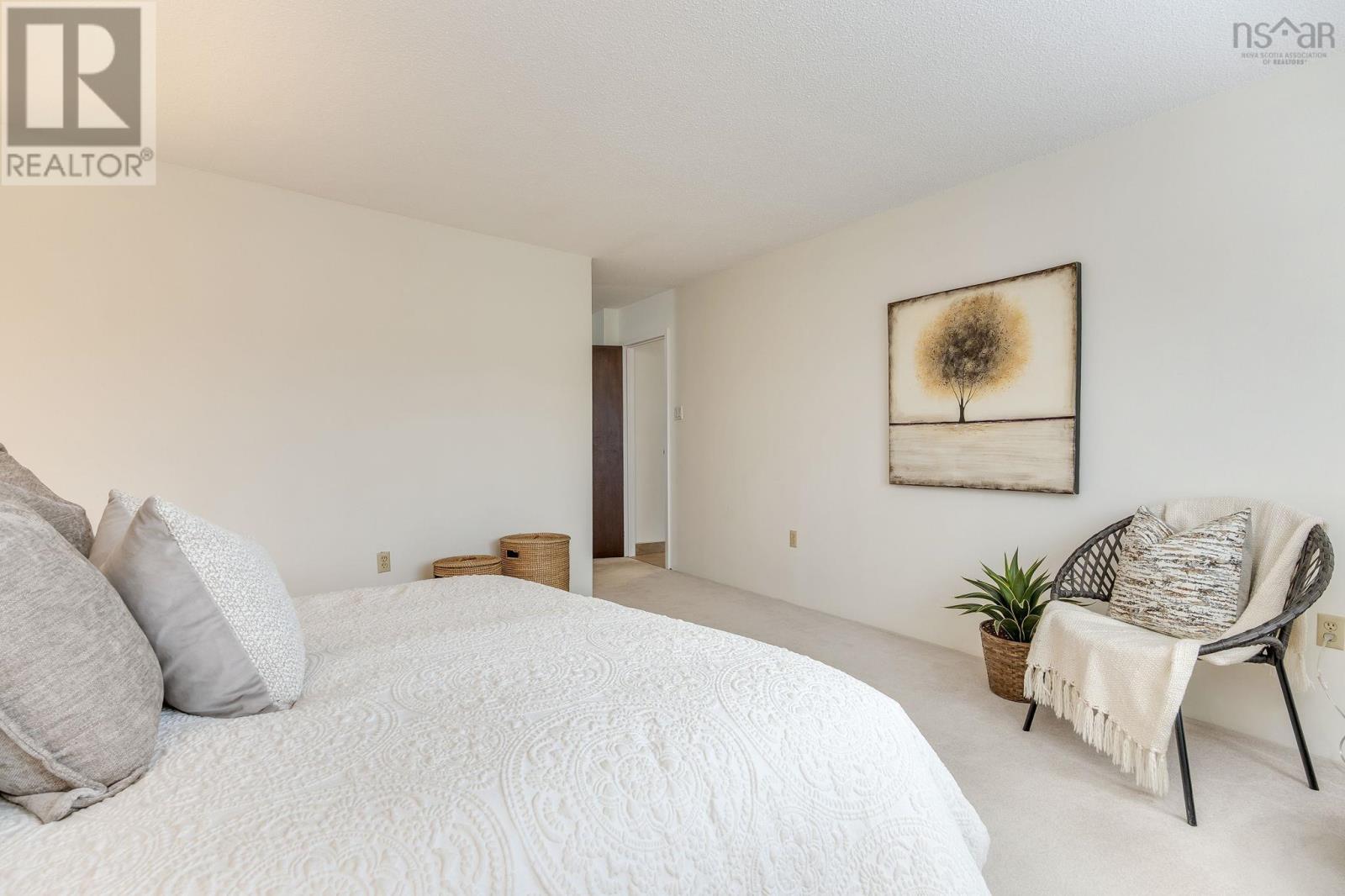 #306 5570 HEATHERWOOD COURT - 18