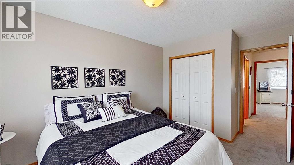 Single Family House 4 Level for Sale in  Rocky Ridge Court NW Rocky Ridge Calgary 