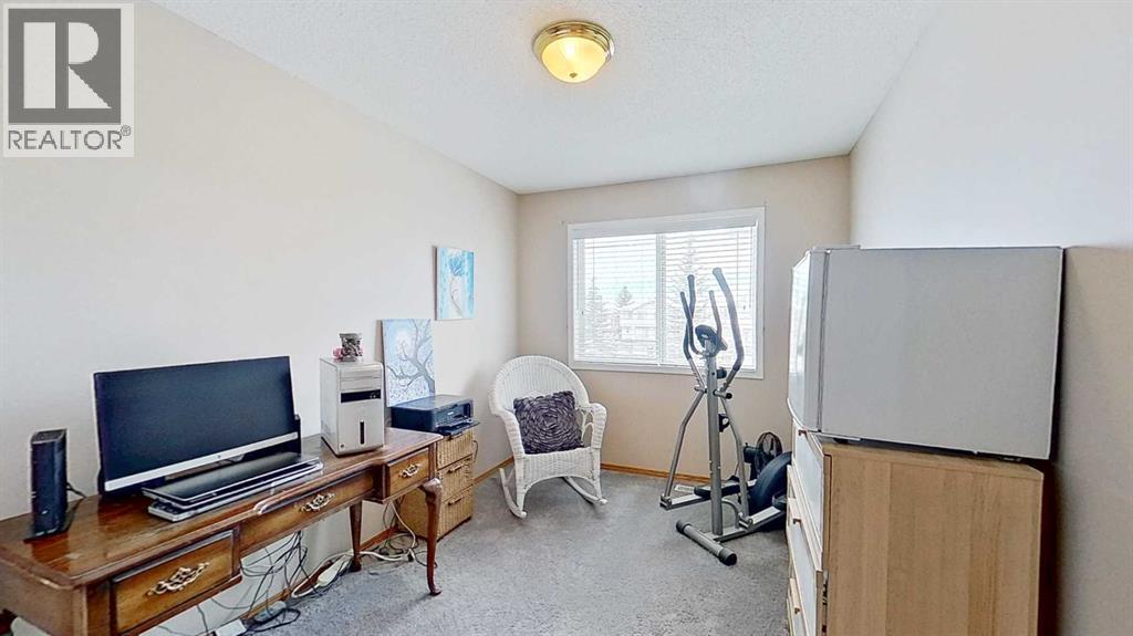 Single Family House 4 Level for Sale in  Rocky Ridge Court NW Rocky Ridge Calgary 