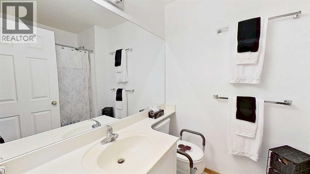 Single Family House 4 Level for Sale in  Rocky Ridge Court NW Rocky Ridge Calgary 