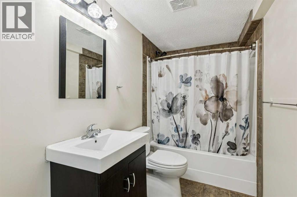 Single Family House for Sale in  Hidden Creek Circle NW Hidden Valley Calgary 