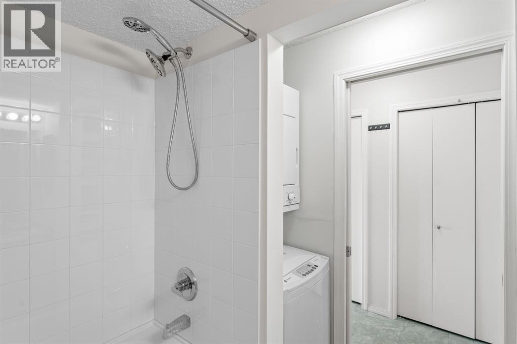 Single Family House for Sale in   Country Village Bay NE Country Hills Village Calgary 