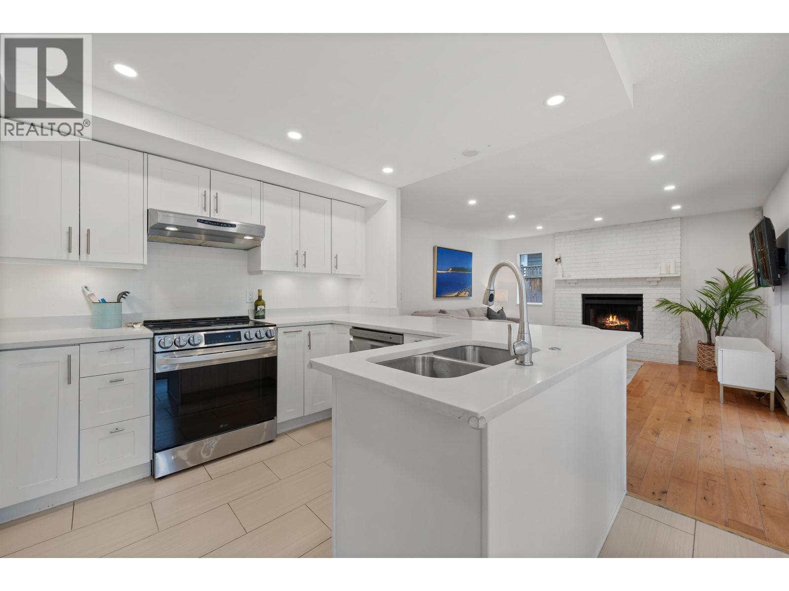 5636 MARINE DRIVE, West Vancouver