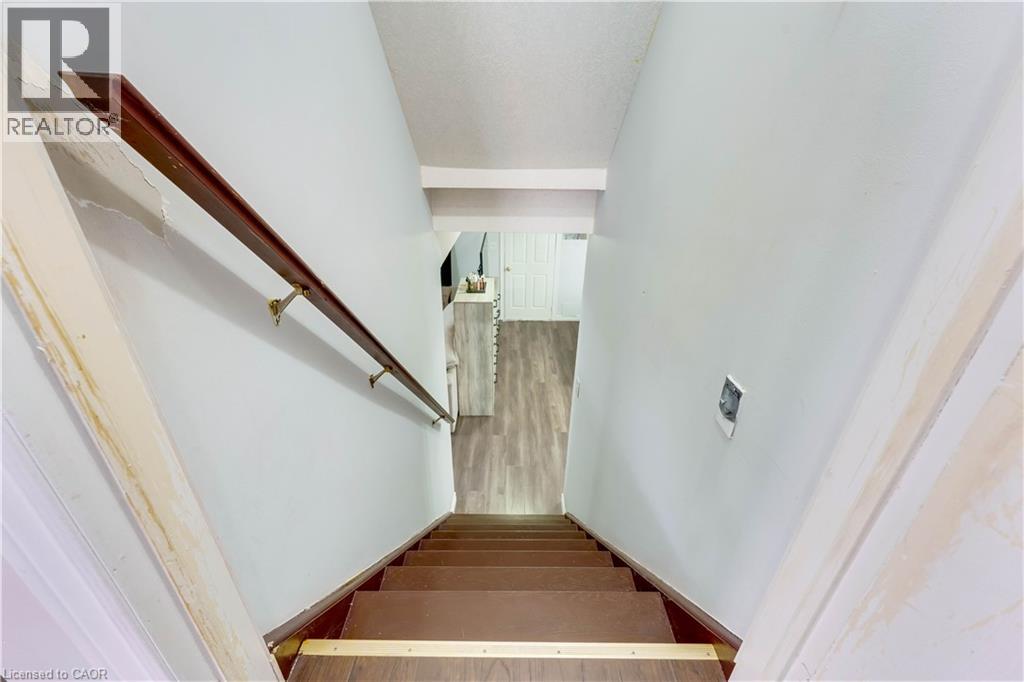 183 BUSH CLOVER Crescent, Kitchener, Ontario, N2E3P7 — Photo 2