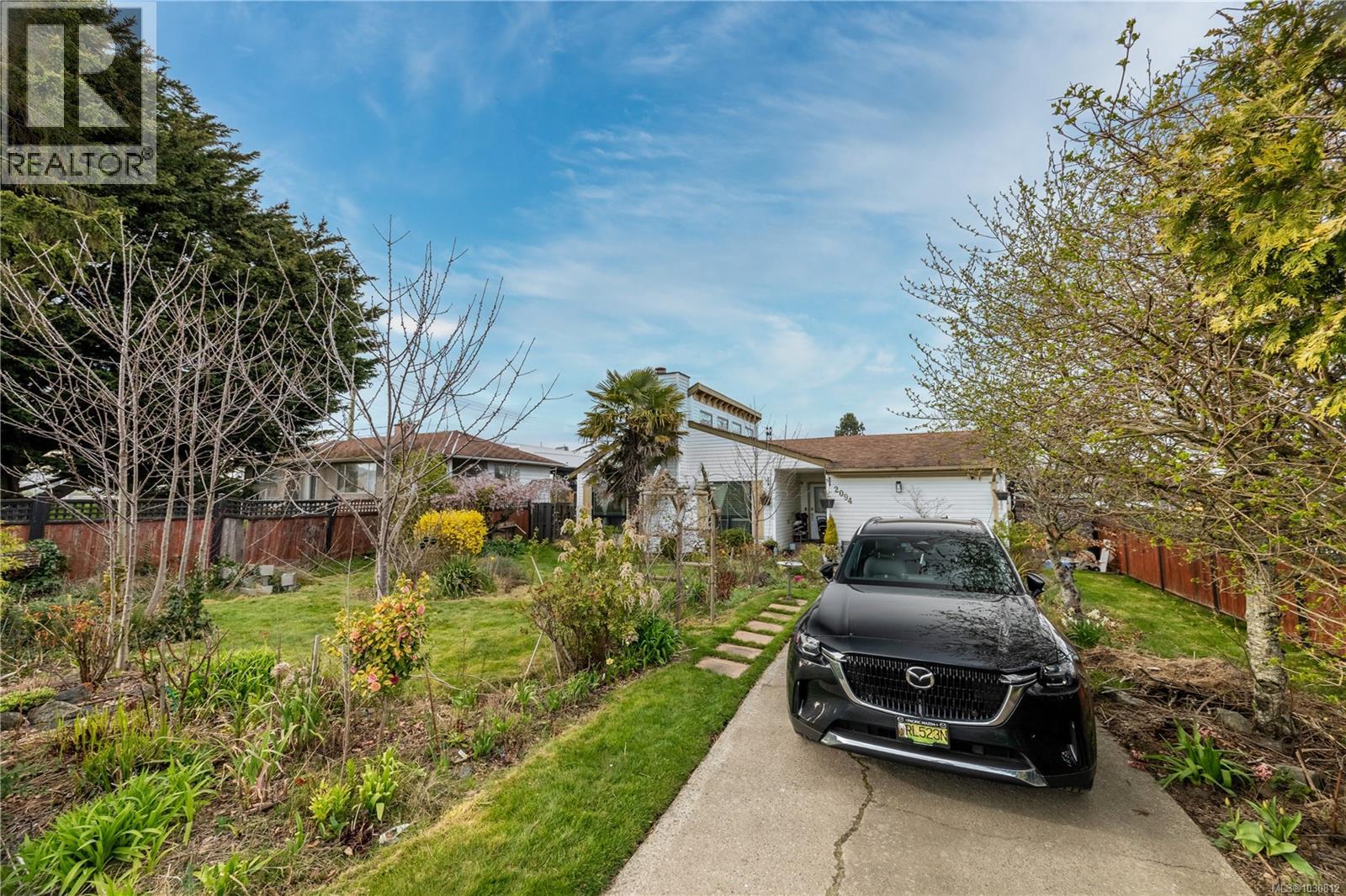  2090 Beacon Avenue West, Sidney