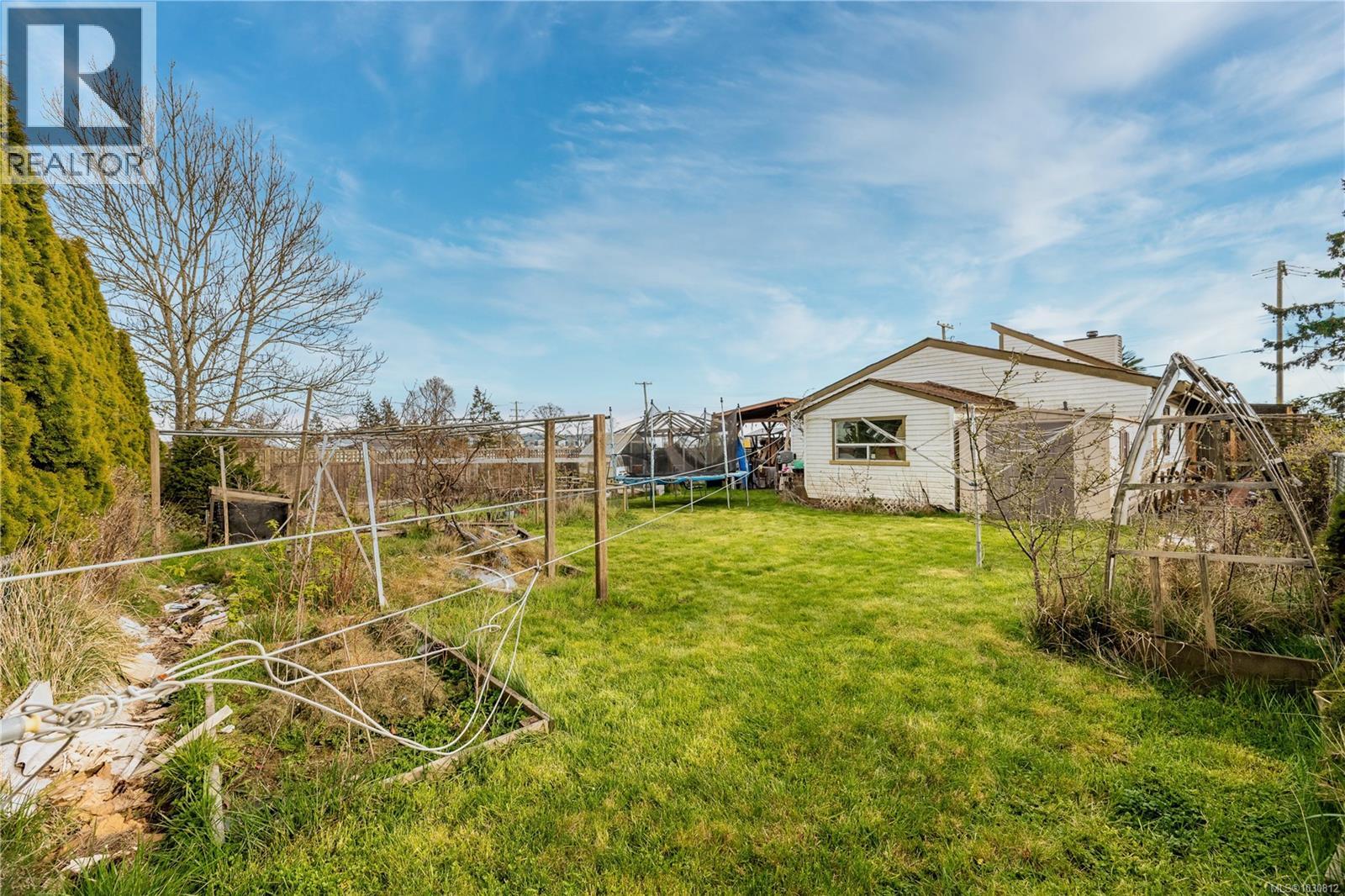  2090 Beacon Avenue West, Sidney